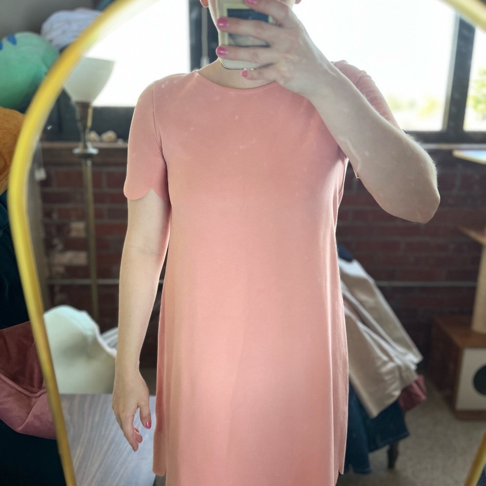 Small, peach scallop dress, nwot
